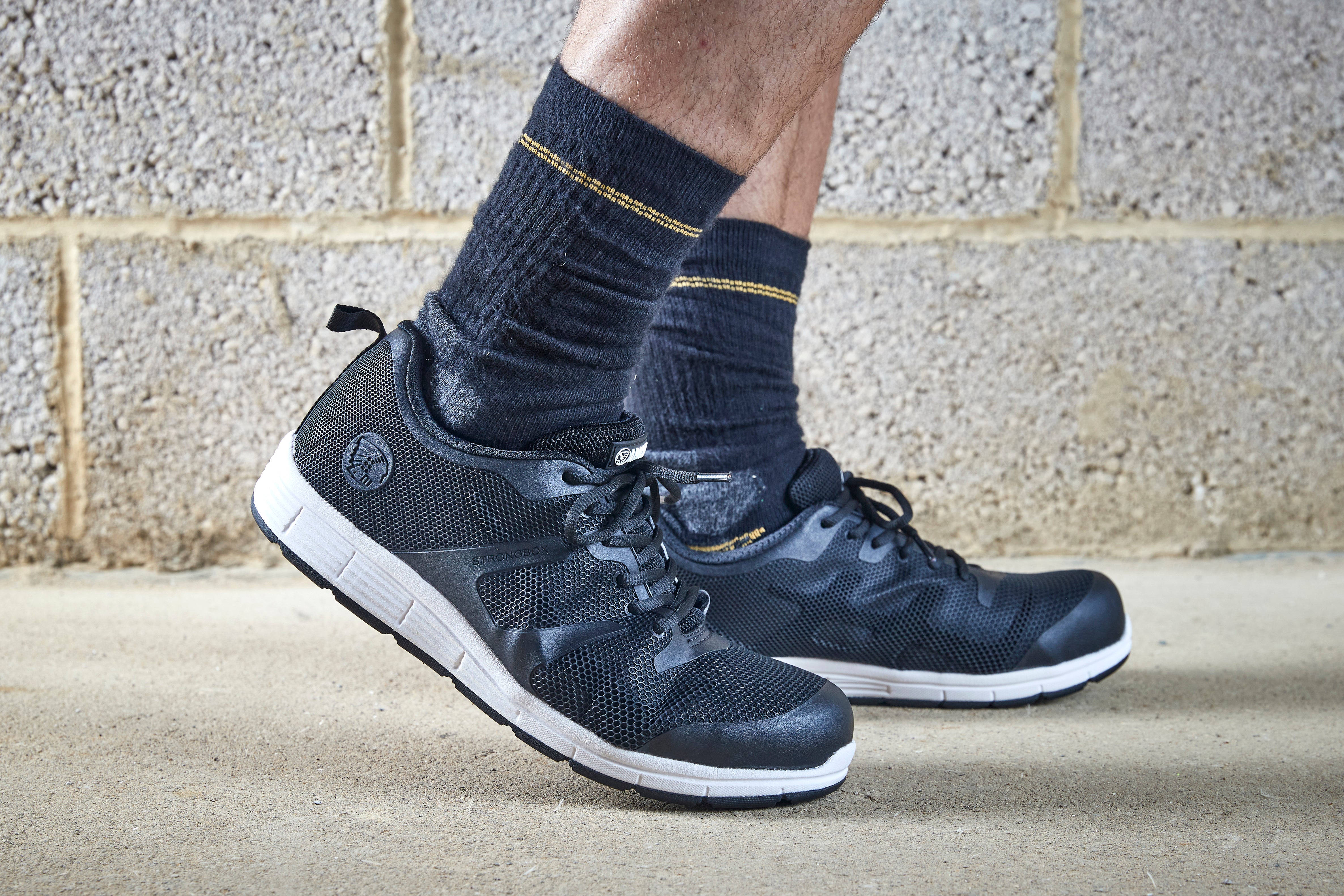 Apache Vault Lightweight Sports Safety Trainers