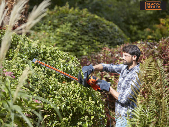 BLACK + DECKER BEHTS401 Hedge Strimmer® with Saw Blade 55cm 500W 240V