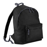 Zippered main compartment