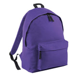 Zippered main compartment