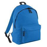 Zippered main compartment