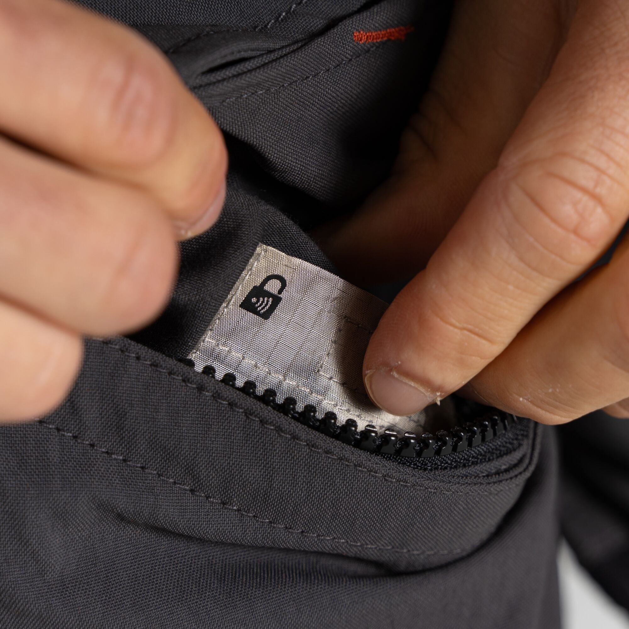 #colour_carbon-grey-black