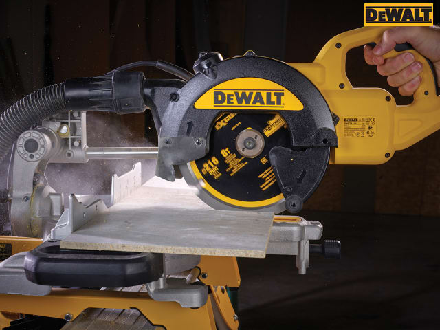 DEWALT Extreme PCD Fibre Cement Saw Blade 216 x 30mm x 8T
