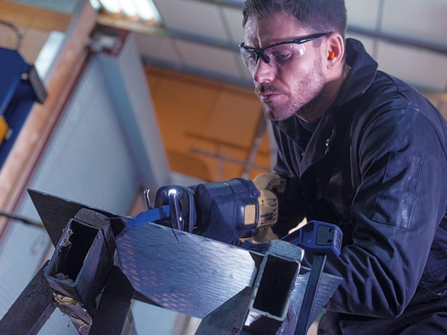 IRWIN® 818R Sabre Saw Blade Metal Cutting 200mm 18 TPI Pack of 5