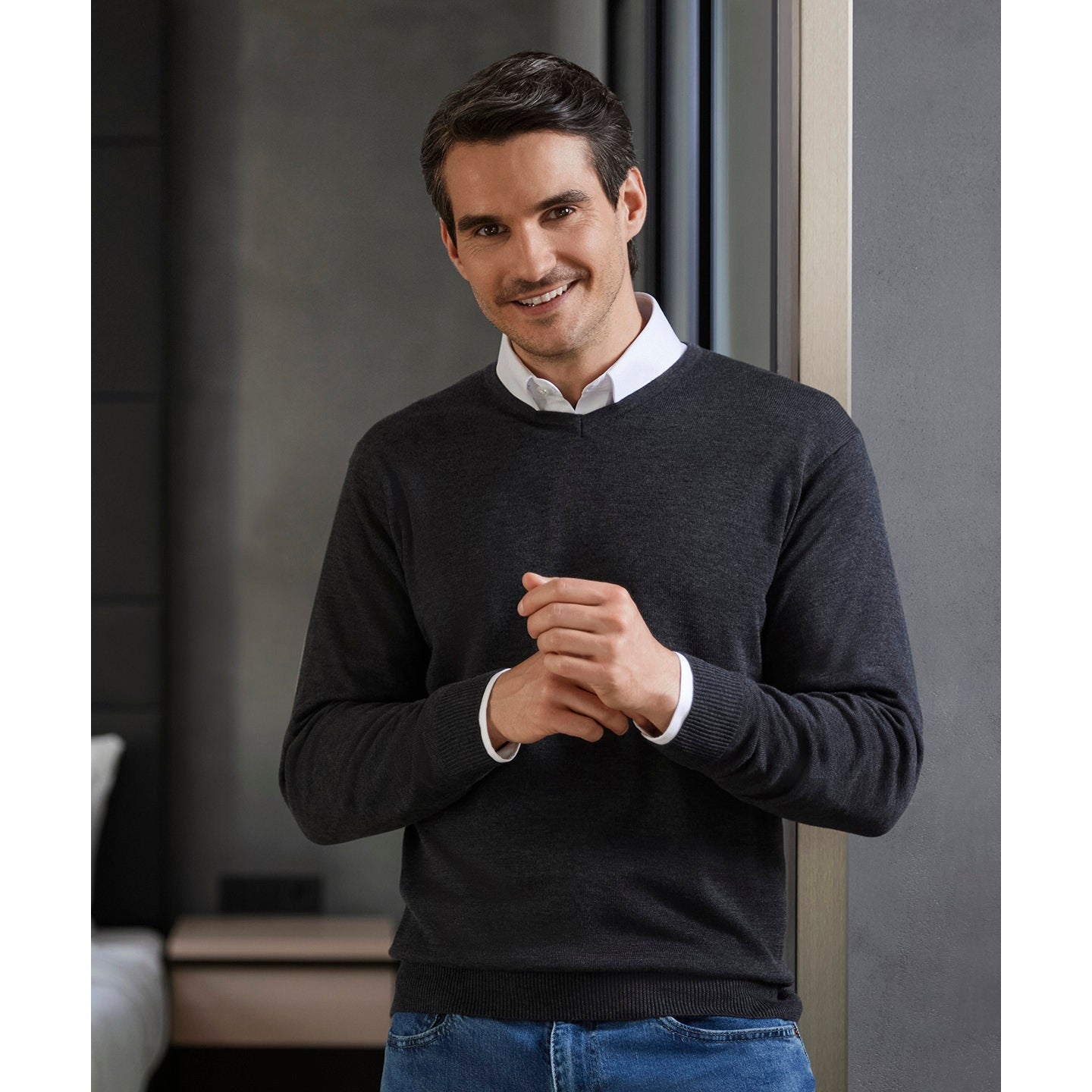 Russell Collection V-Neck Knitted Sweater