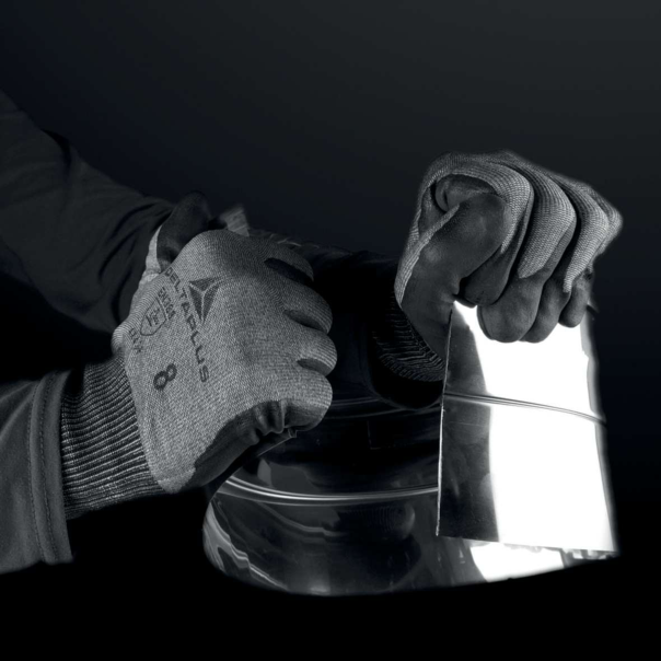 Delta Plus VENICUTF02 – XtremCUT Fiber Precision Gloves with Foam Grip Coating