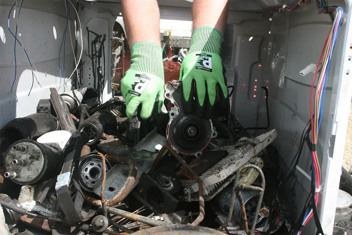 Predator Delta Gloves