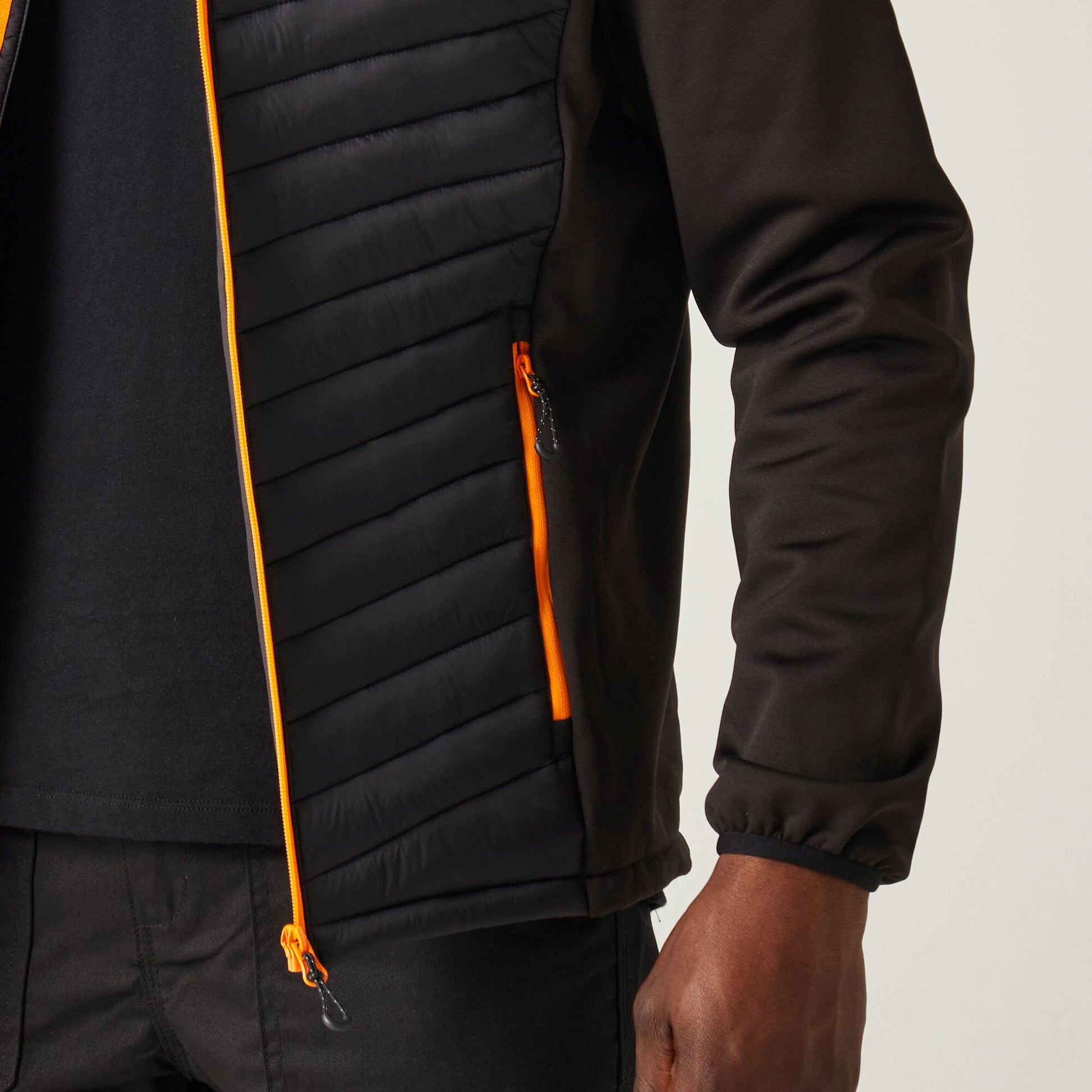 #colour_black-orange-pop