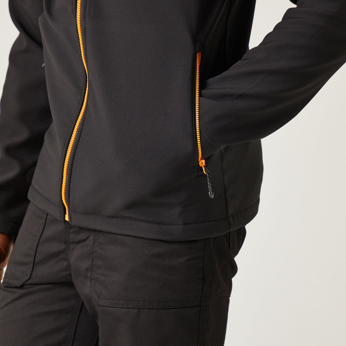 #colour_black-orange-pop
