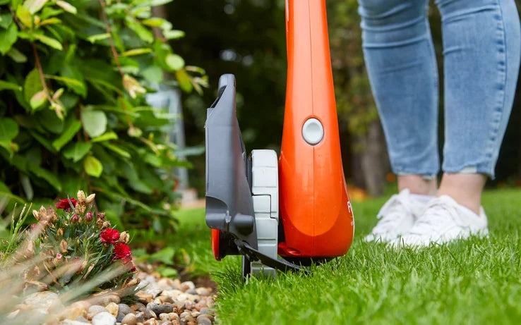 Flymo 18V EasiTrim 250 KIT 2.0 - Smart Cordless Trimming with Automatic Line Feed & LED Display