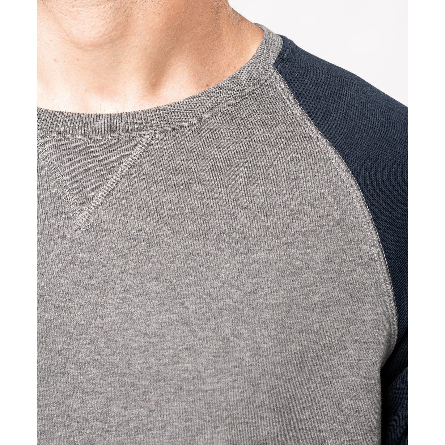 Kariban Men's Two-Tone Organic Crew Neck Raglan Sleeve Sweatshirt