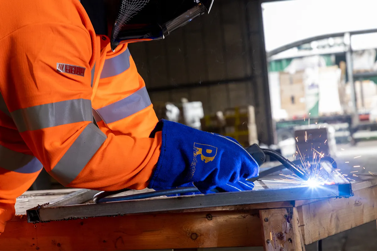 Predator Blue Lightning Mig Gauntlet Gloves