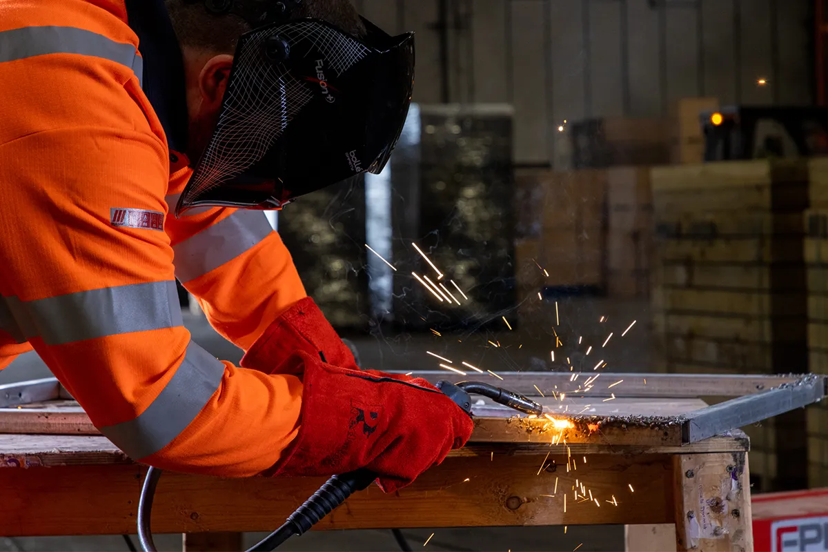 Predator Lightning Mig Gauntlet Gloves